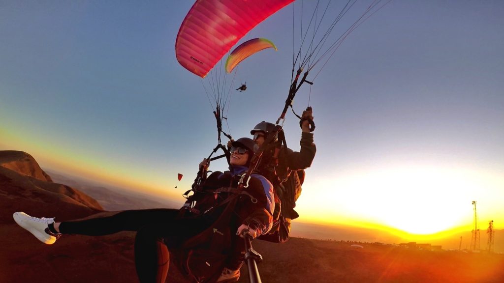 Voo duplo de parapente (paraglider) no topo do mundo serra da moeda bh